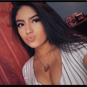 Meet your Posher, Alyssa